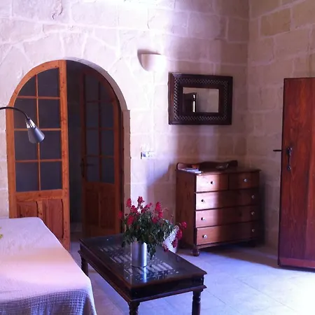 Tan Neputi Art&cooking Gæstehus Għarb